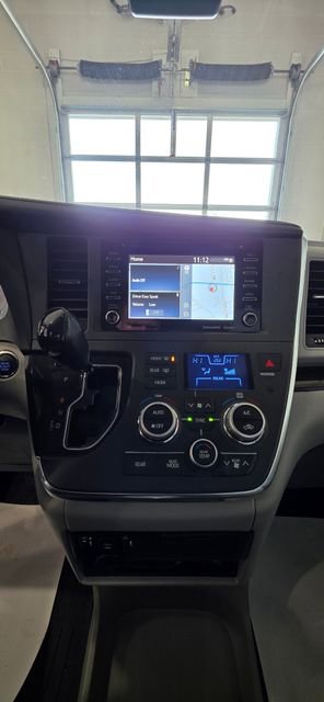 Used 2018 Toyota Sienna XLE Premium image 18