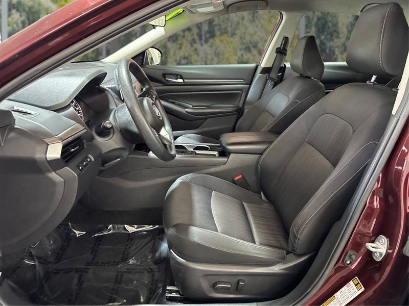 Used 2024 Nissan Altima 2.5 SV FWD image 9