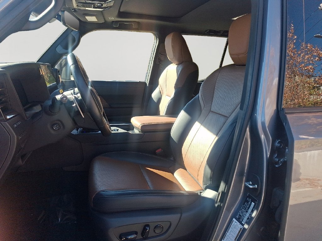 Used 2024 Lexus GX 550 w/ Accessory Package (2T) AWD/4WD image 14