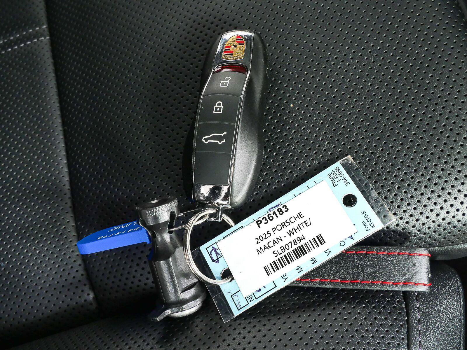 Certified 2025 Porsche Macan Turbo AWD/4WD image 41