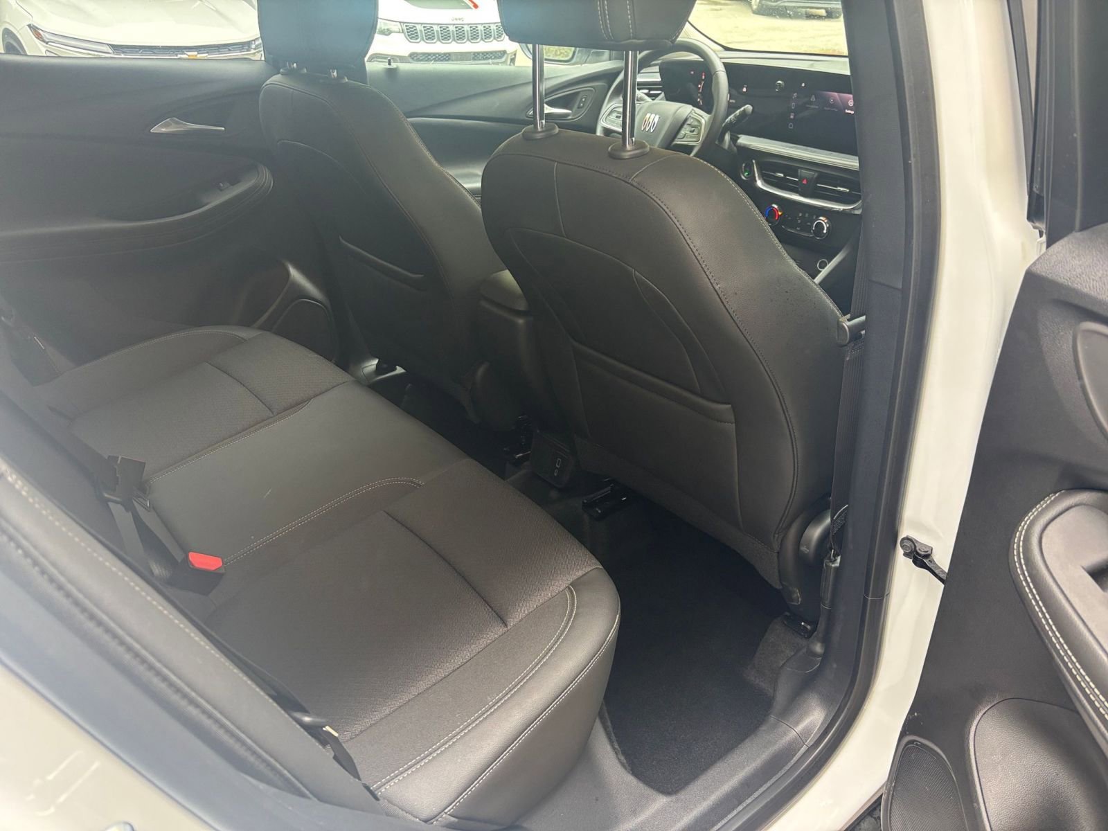 Used 2025 Buick Encore GX Preferred AWD/4WD image 39