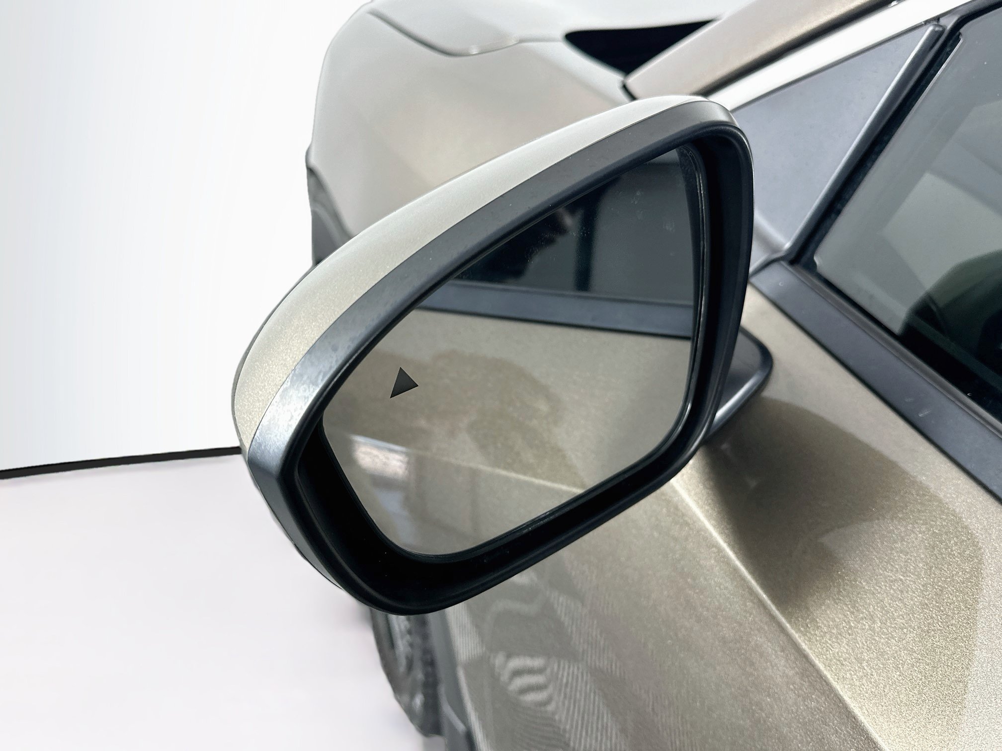 Used 2025 Nissan Kicks SV w/ SV Premium Package FWD image 16
