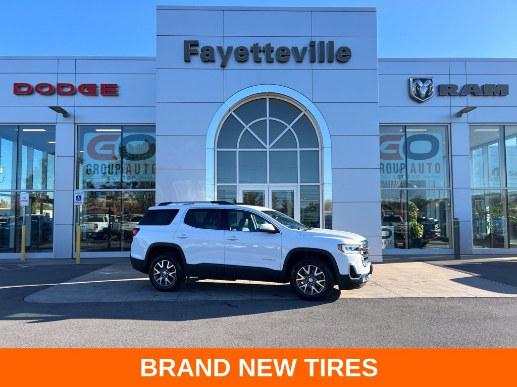Used 2023 GMC Acadia SLT AWD/4WD image 2