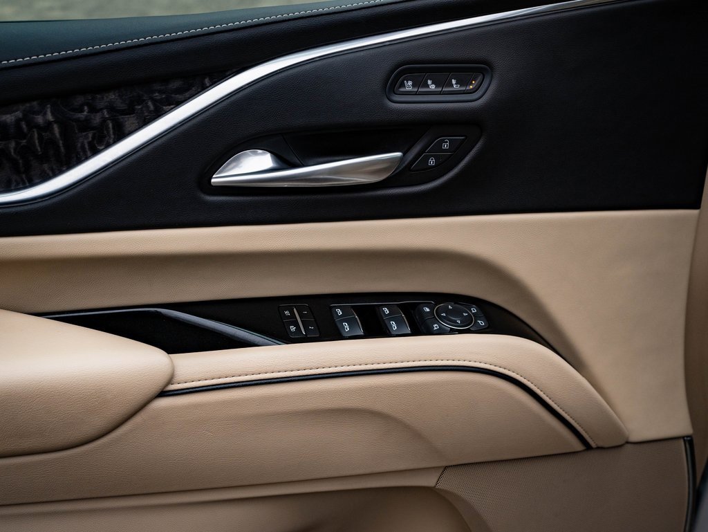 Used 2021 Cadillac Escalade ESV Premium Luxury image 29