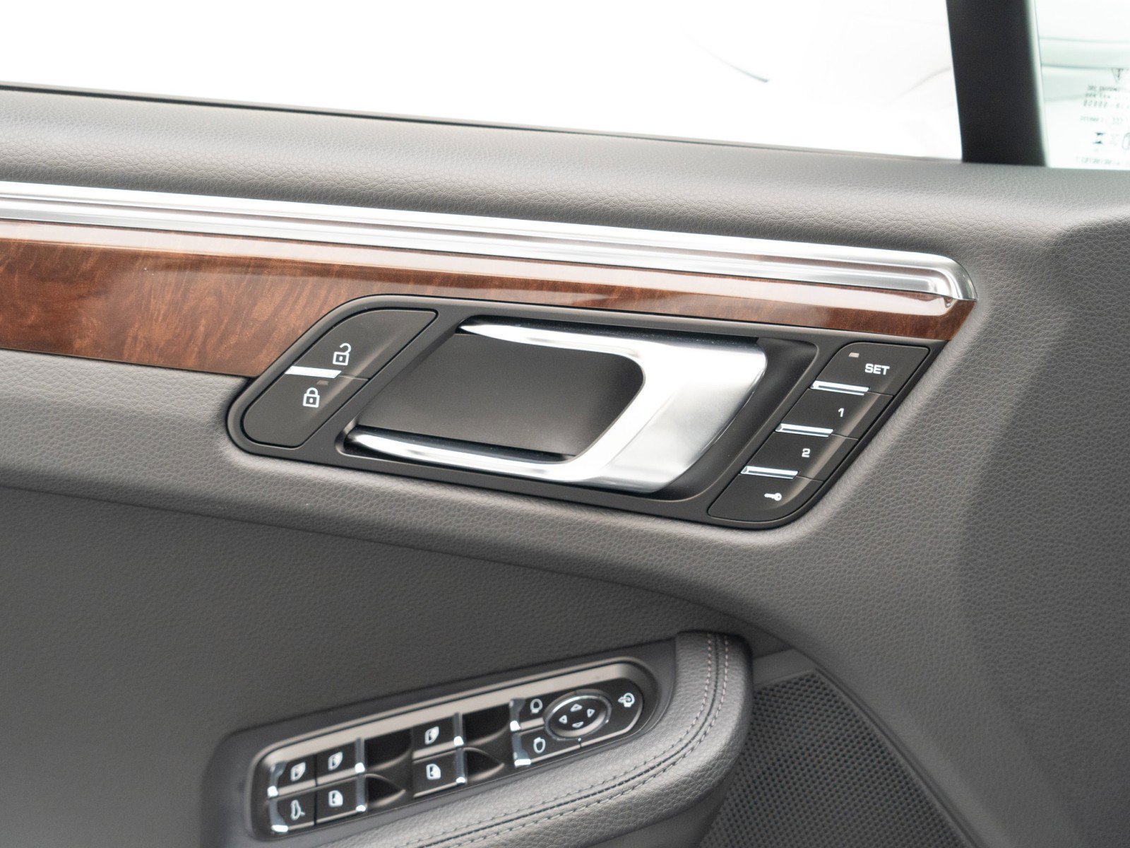 Certified 2025 Porsche Macan image 21