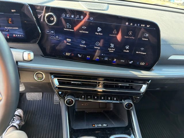Used 2025 Chevrolet Traverse LT w/ Enhanced Driving Package AWD/4WD image 12