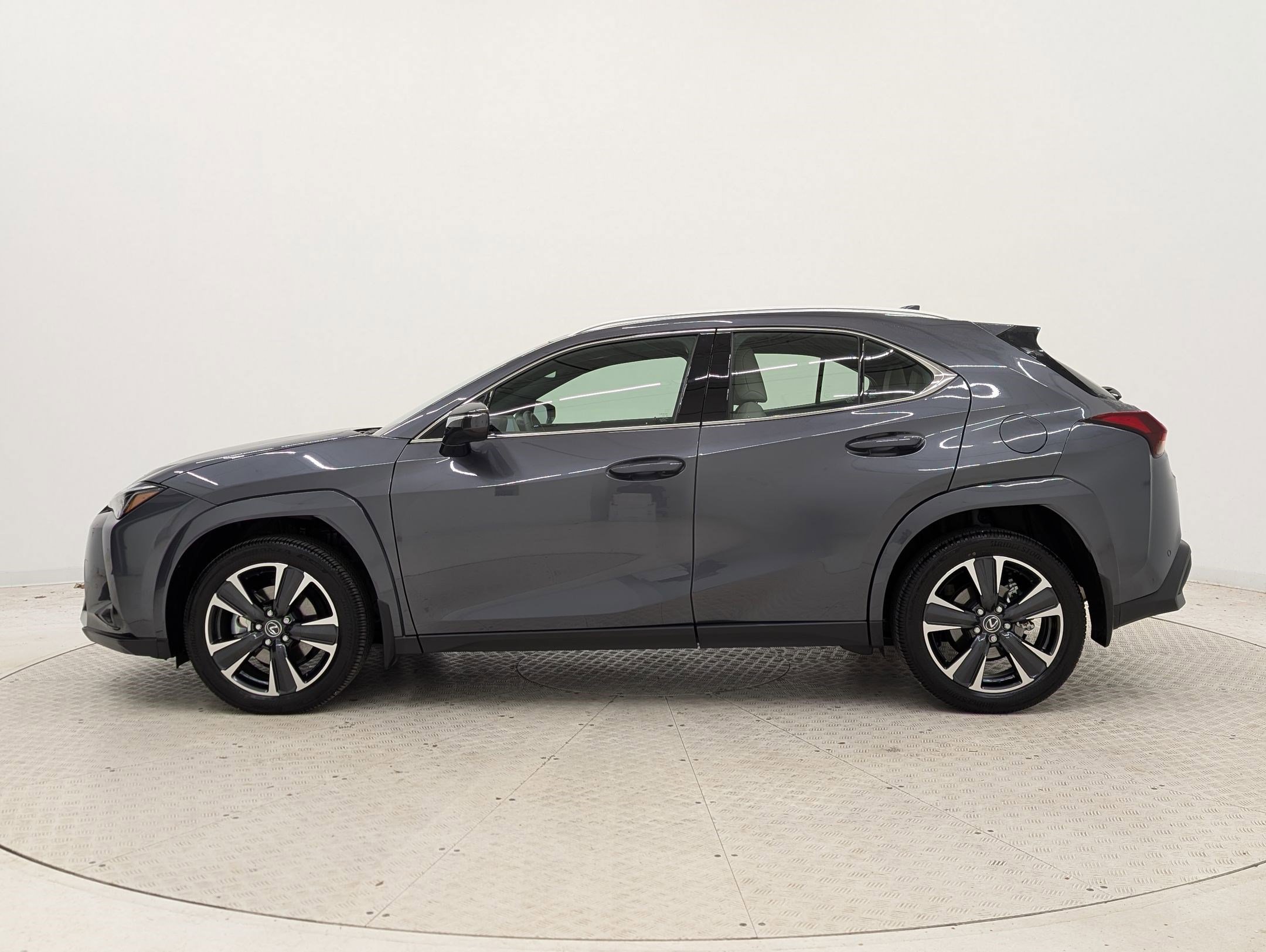 Used 2025 Lexus UX 300h FWD image 2
