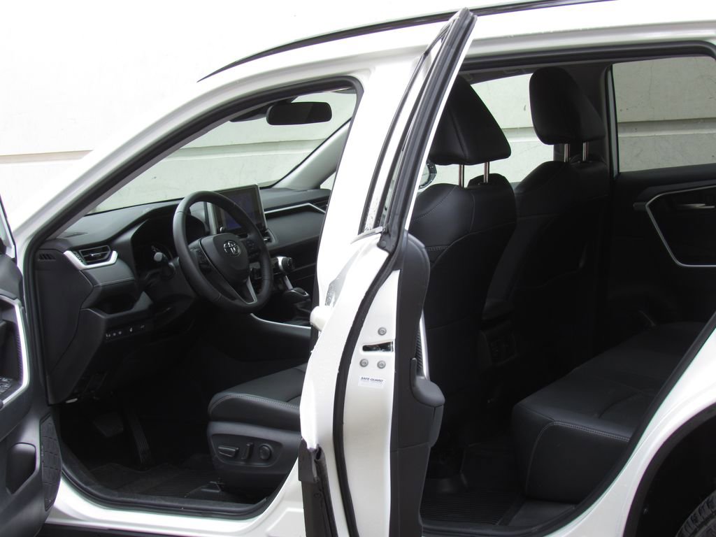 Used 2025 Toyota RAV4 XLE Premium w/ Weather Package AWD/4WD image 13