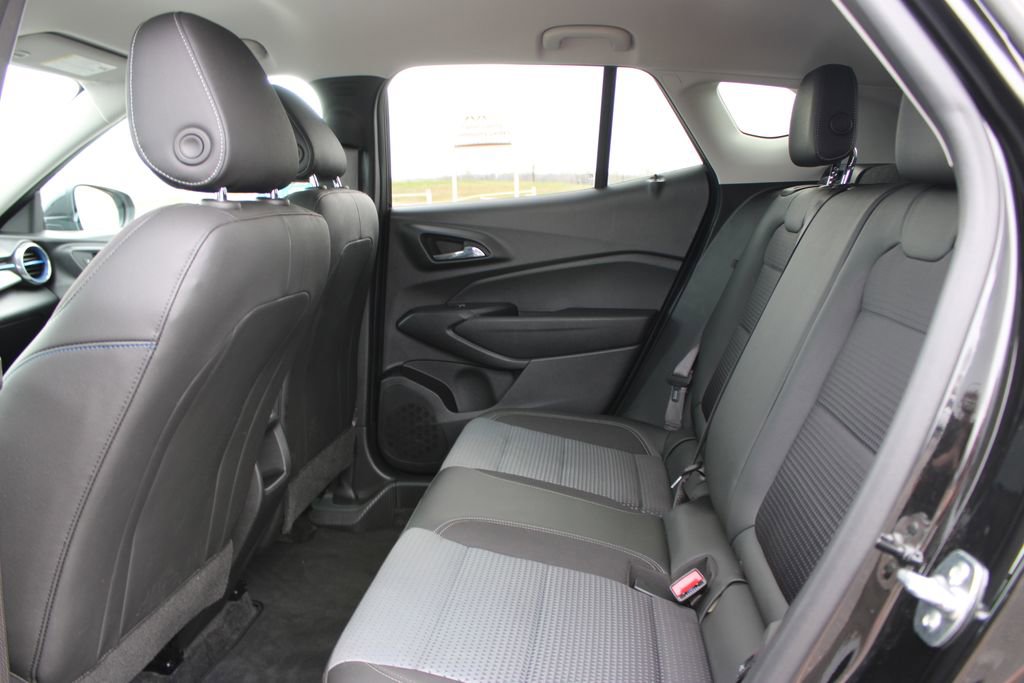 Used 2025 Chevrolet Trax LT w/ LT Convenience Package image 22
