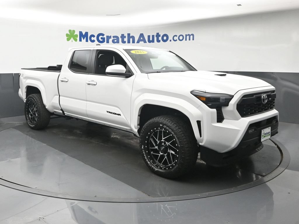 Used 2025 Toyota Tacoma TRD Sport AWD/4WD image 2