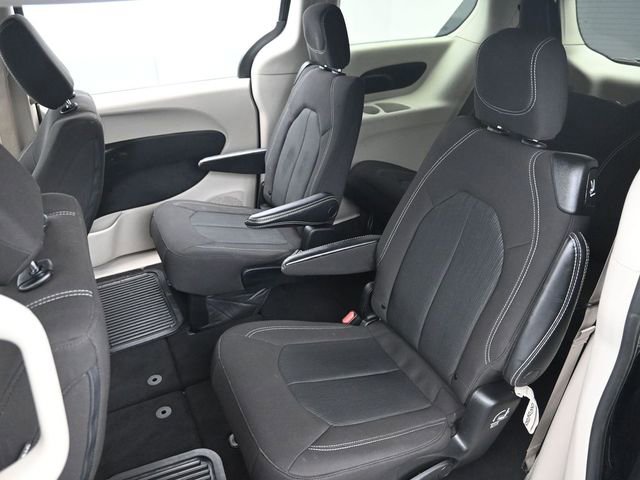 Used 2022 Chrysler Voyager LX image 25