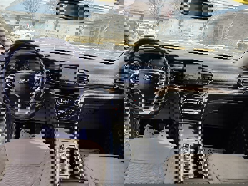 Used 2023 Ford Explorer Limited image 12