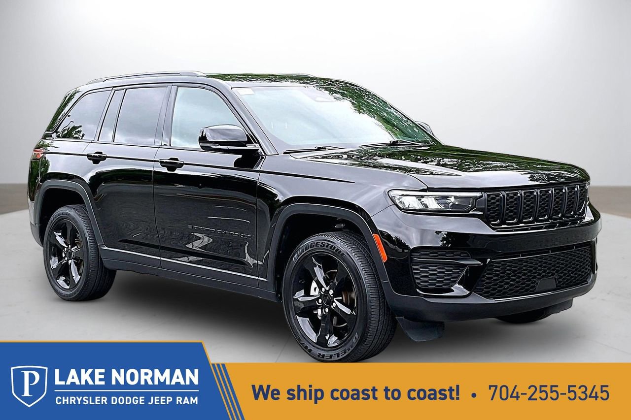 Used 2023 Jeep Grand Cherokee Altitude AWD/4WD image 1