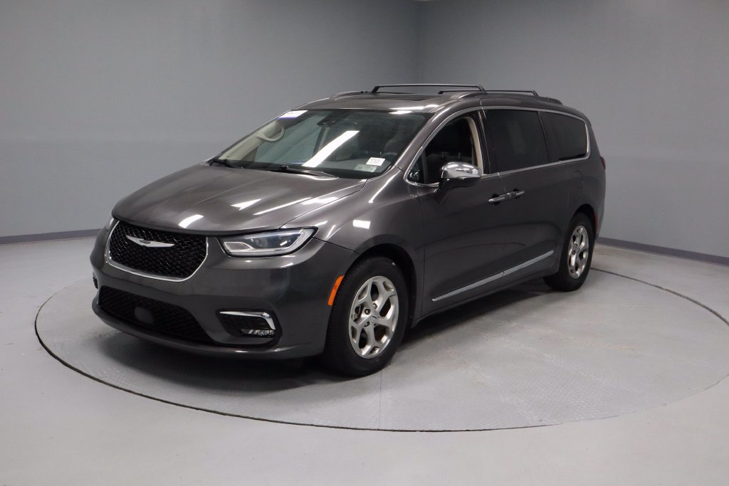 Used 2023 Chrysler Pacifica Limited FWD image 5