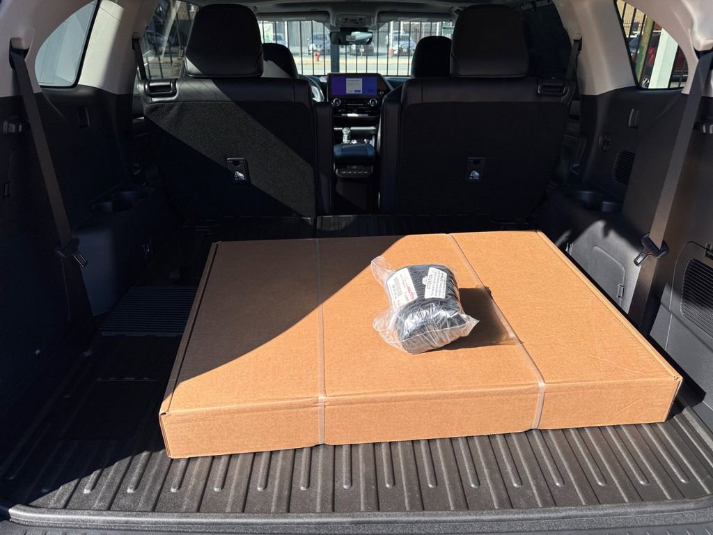 New 2025 Toyota Highlander Limited image 30