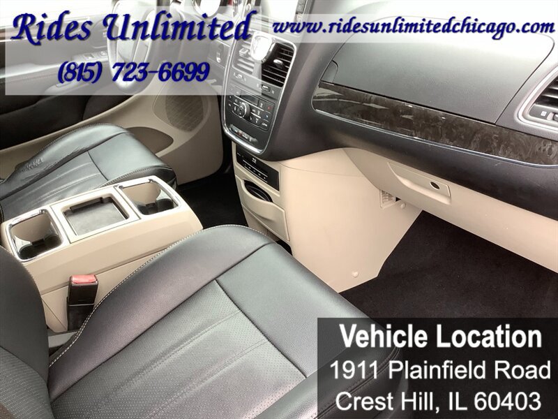 Used 2015 Chrysler Town & Country Touring-L w/ Driver Convenience Group FWD image 37