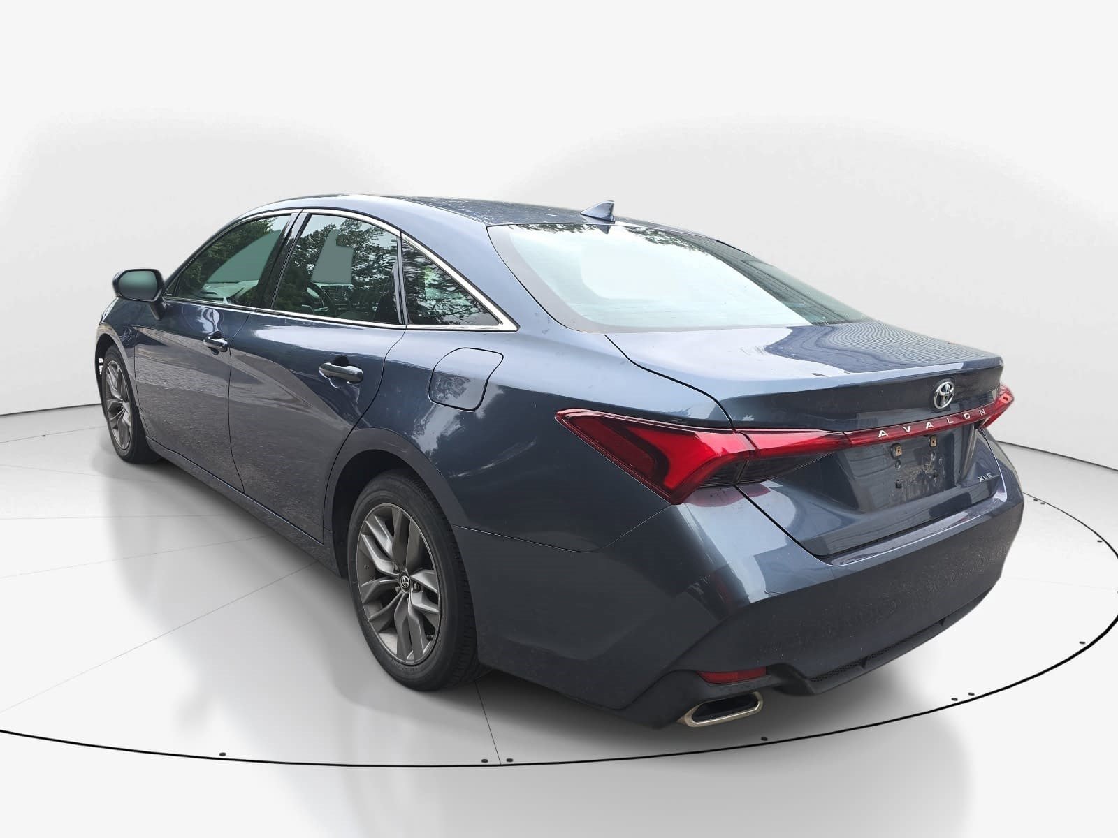 Used 2019 Toyota Avalon XLE w/ Moonroof Package FWD image 6