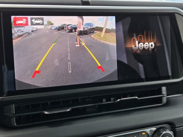 Used 2025 Jeep Wrangler Sahara image 24