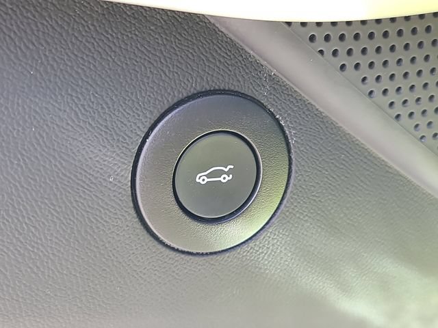 Used 2021 Chevrolet Camaro SS RWD image 11
