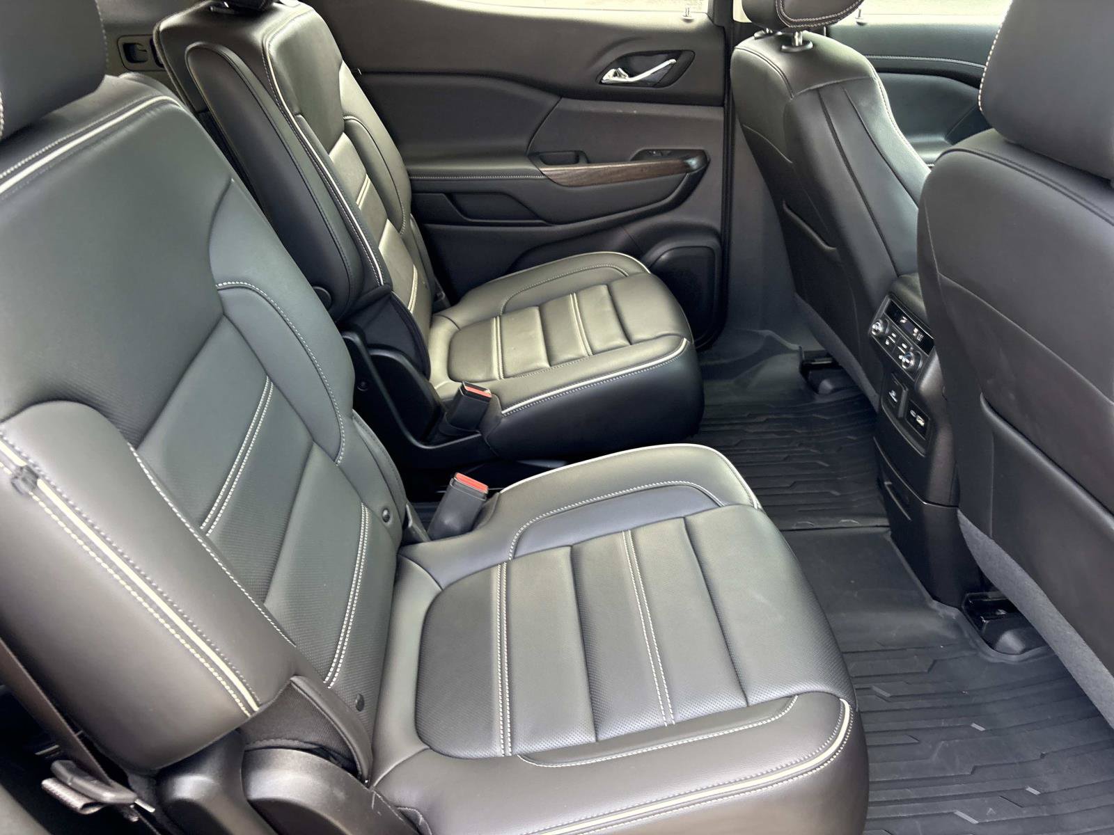 Used 2023 GMC Acadia Denali w/ Denali Technology Package FWD image 34
