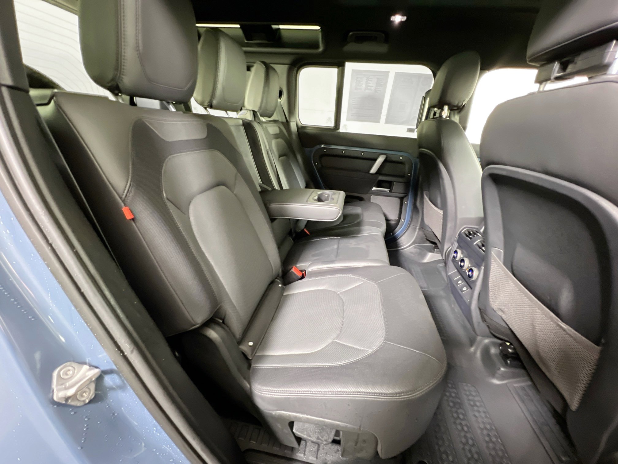 Used 2023 Land Rover Defender 110 X-Dynamic SE image 29