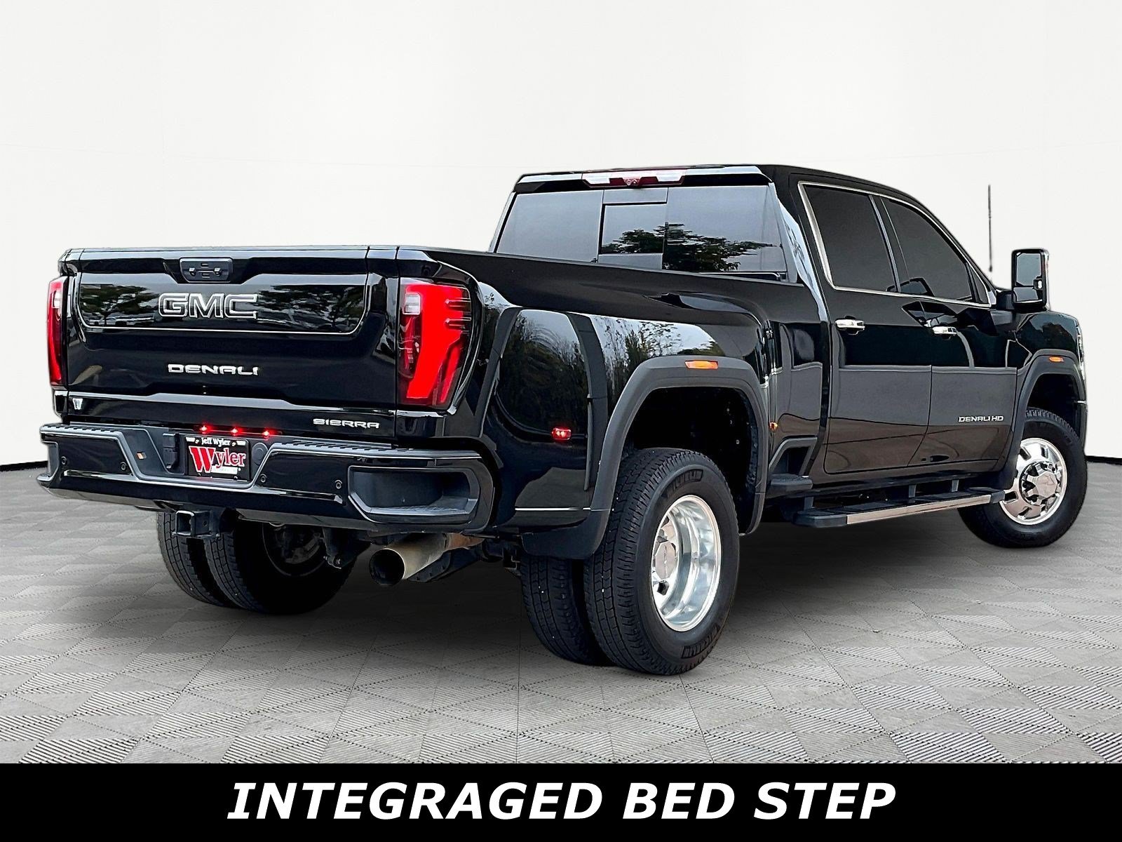 Used 2024 GMC Sierra 3500 Denali w/ Technology Package AWD/4WD image 6