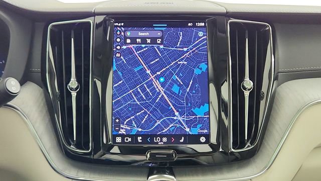 Certified 2025 Volvo XC60 B5 Ultra w/ Protection Package Premier AWD/4WD image 18