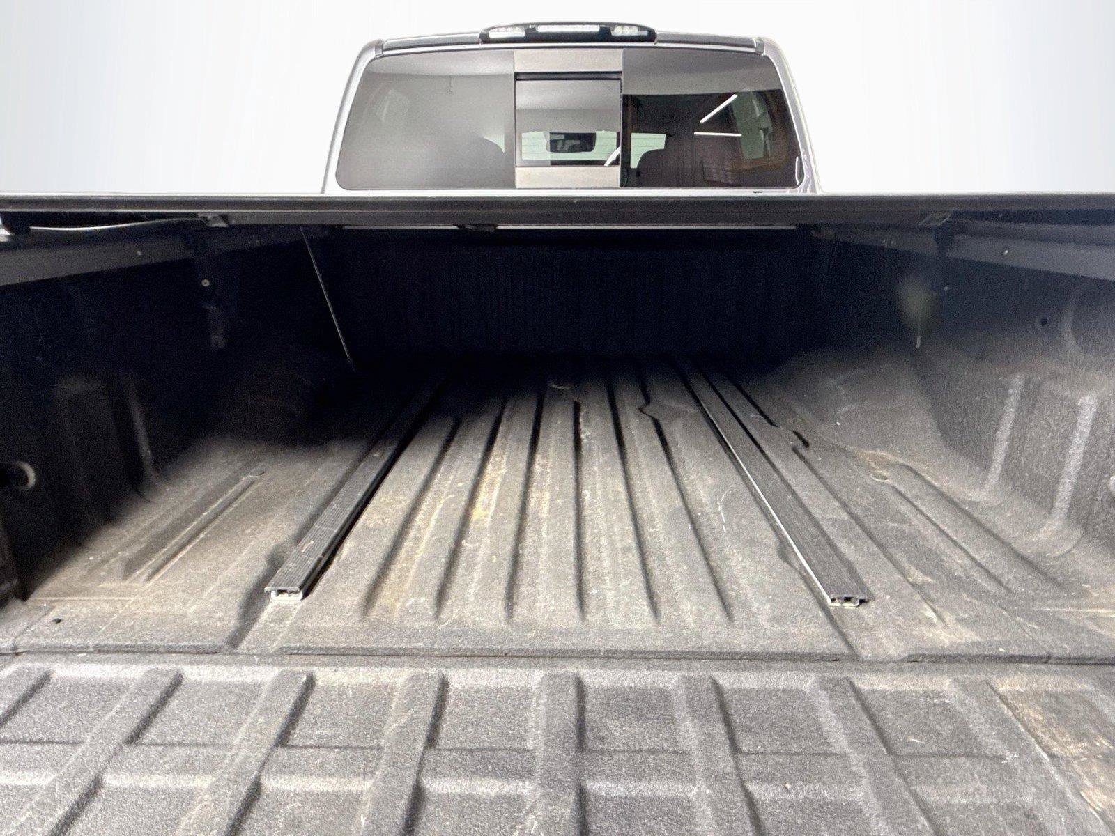 Used 2021 Nissan Titan SV w/ SV Convenience Package RWD image 35