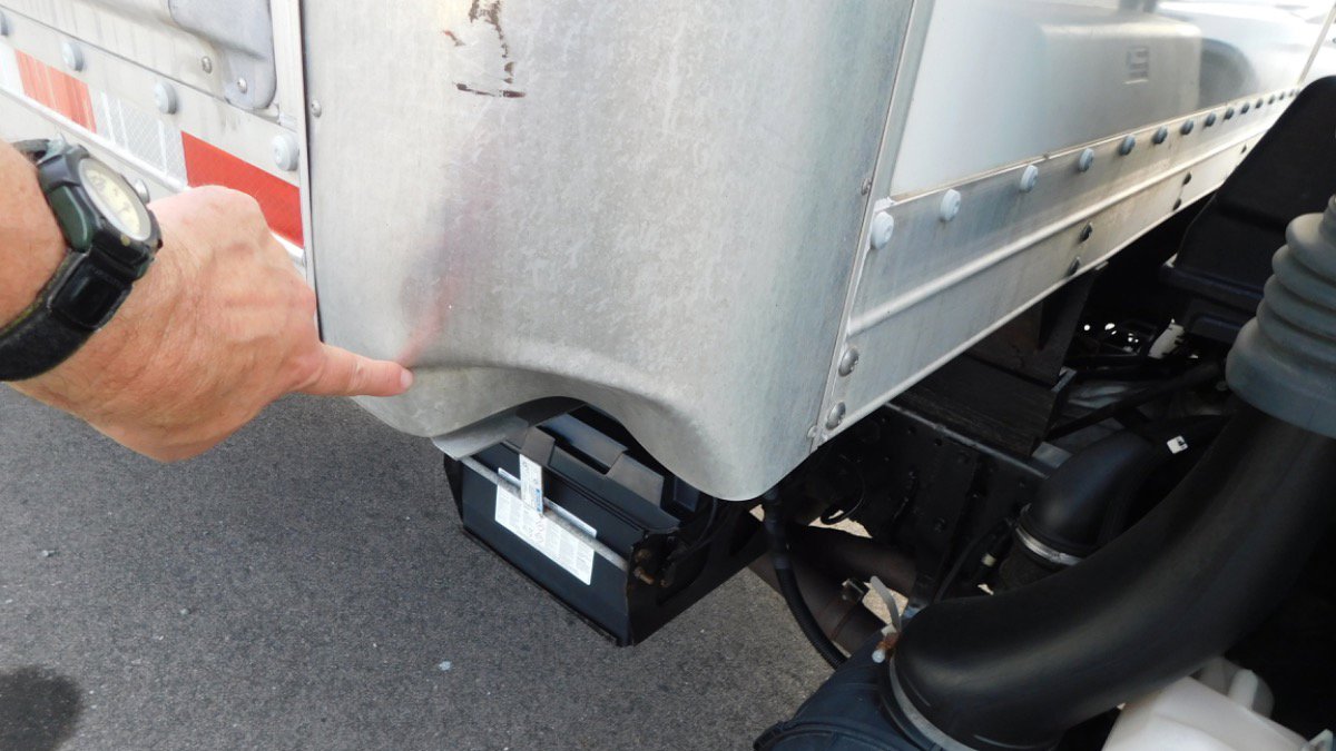 Used 2020 Isuzu NPR image 22