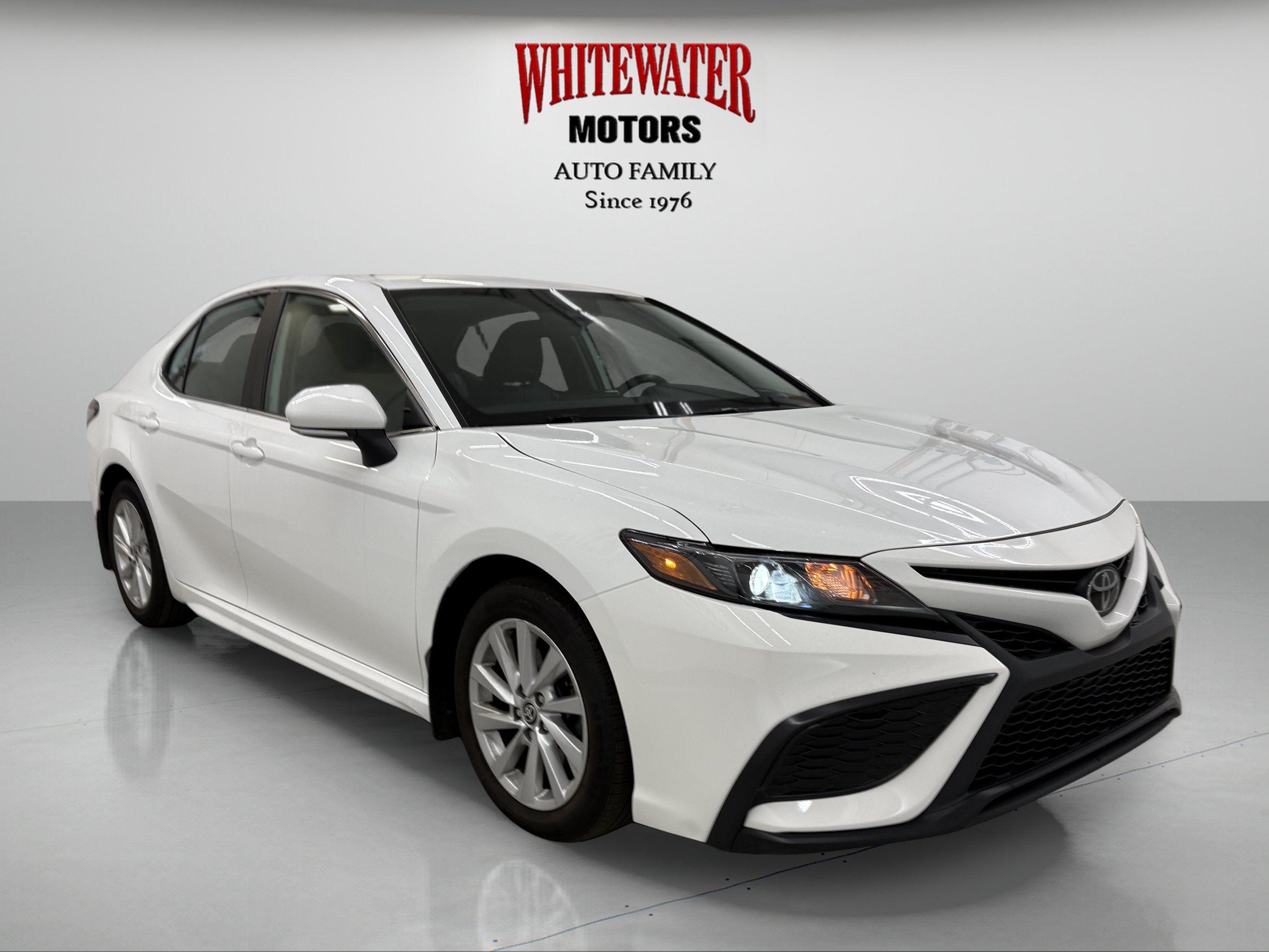 Used 2023 Toyota Camry SE FWD image 5