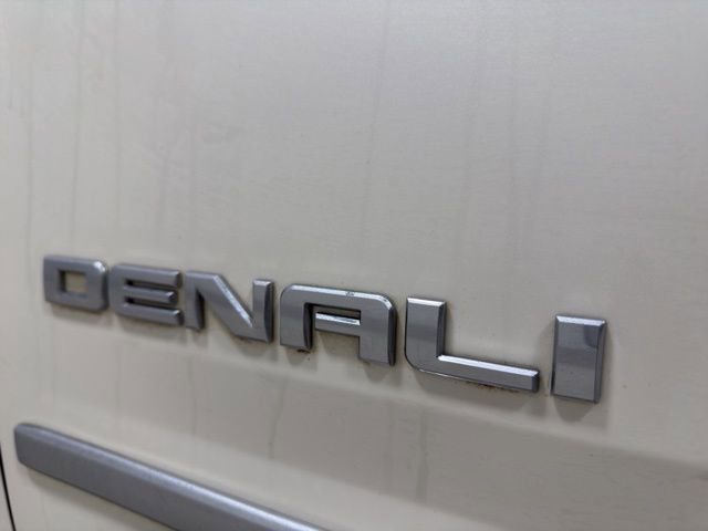 Used 2015 GMC Yukon Denali w/ Touring Package AWD/4WD image 28