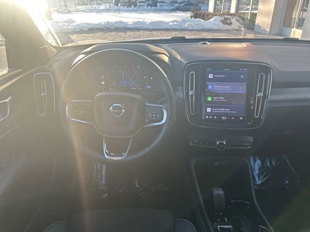 Used 2025 Volvo XC40 B5 Plus image 19