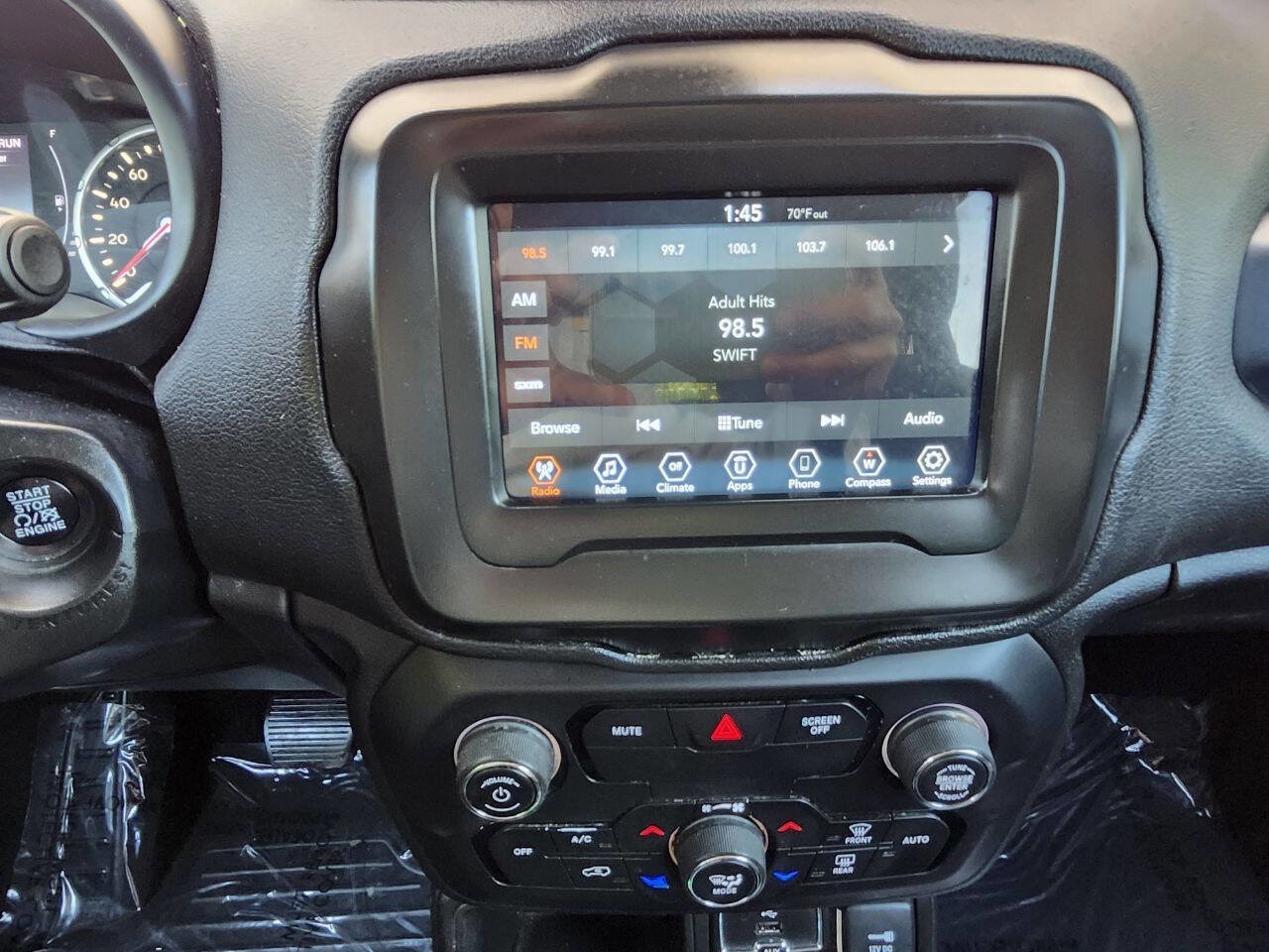 Used 2018 Jeep Renegade Latitude FWD image 13