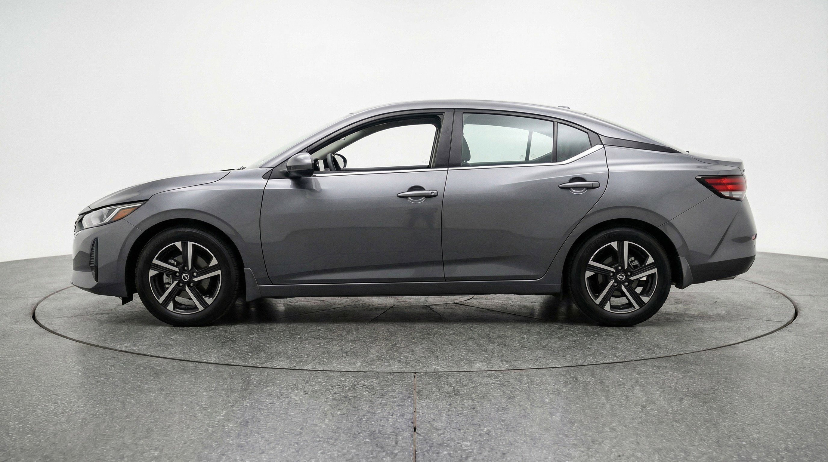 Used 2025 Nissan Sentra SV FWD image 5