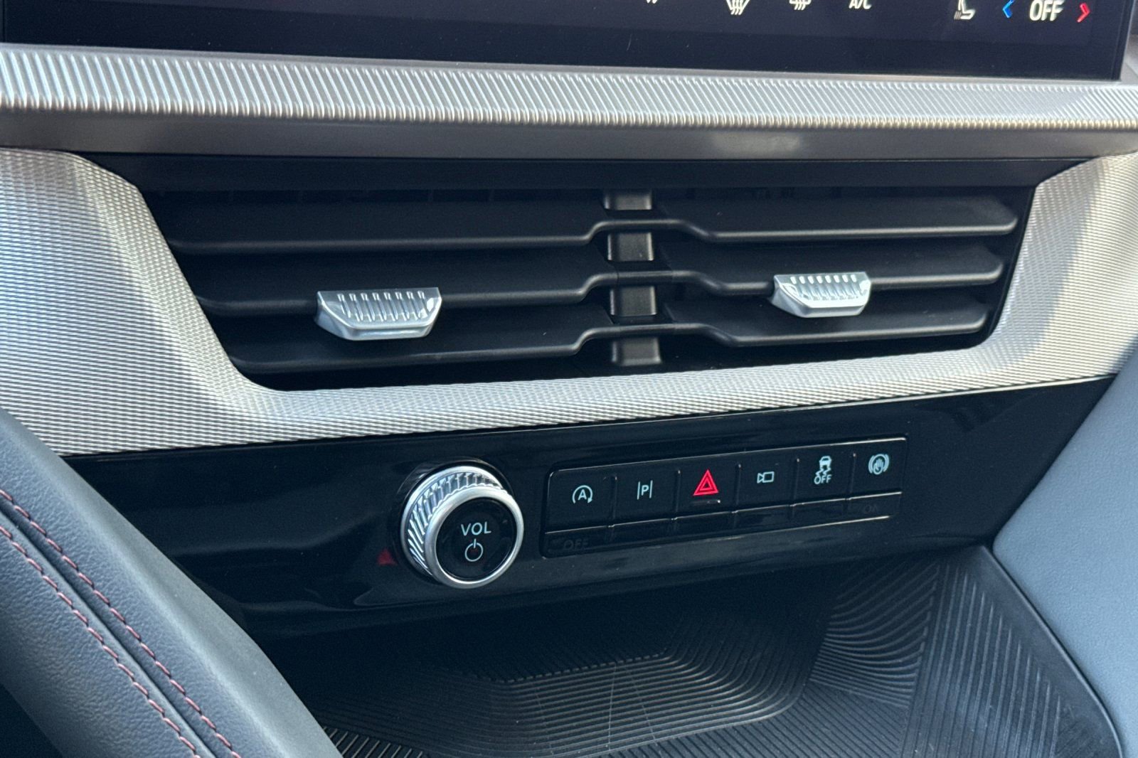 Used 2025 Ford Explorer Active image 22