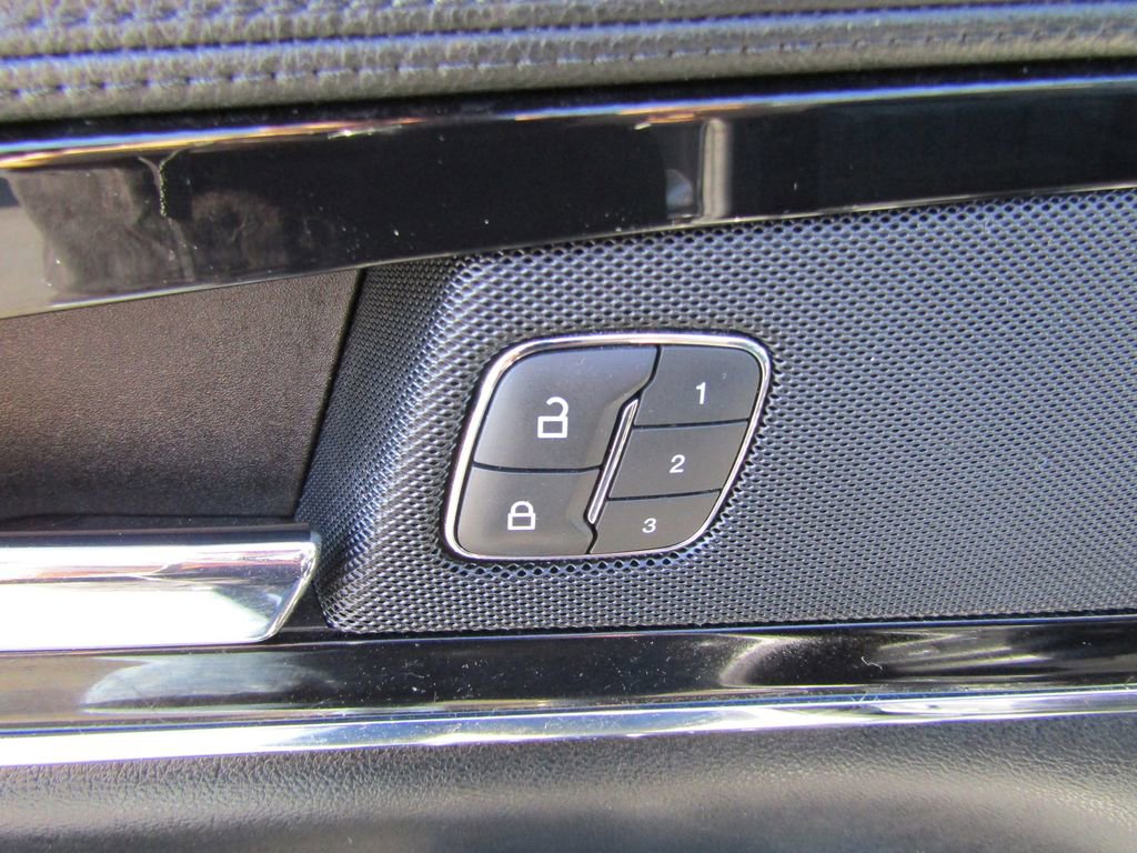 Used 2021 Lincoln Nautilus Reserve w/ Equipment Group 201A image 13