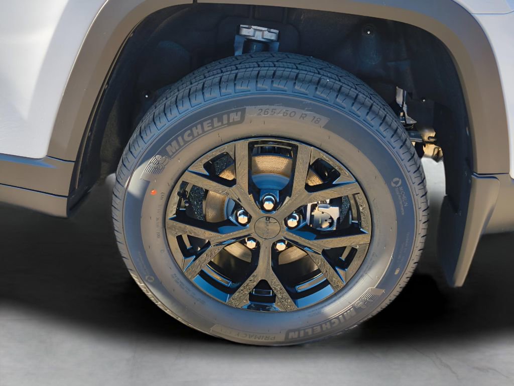 New 2025 Jeep Grand Cherokee Altitude image 3