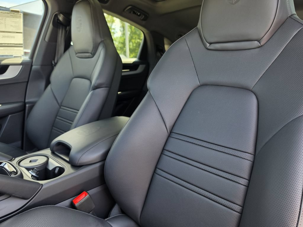 New 2026 Porsche Cayenne Coupe AWD/4WD image 5