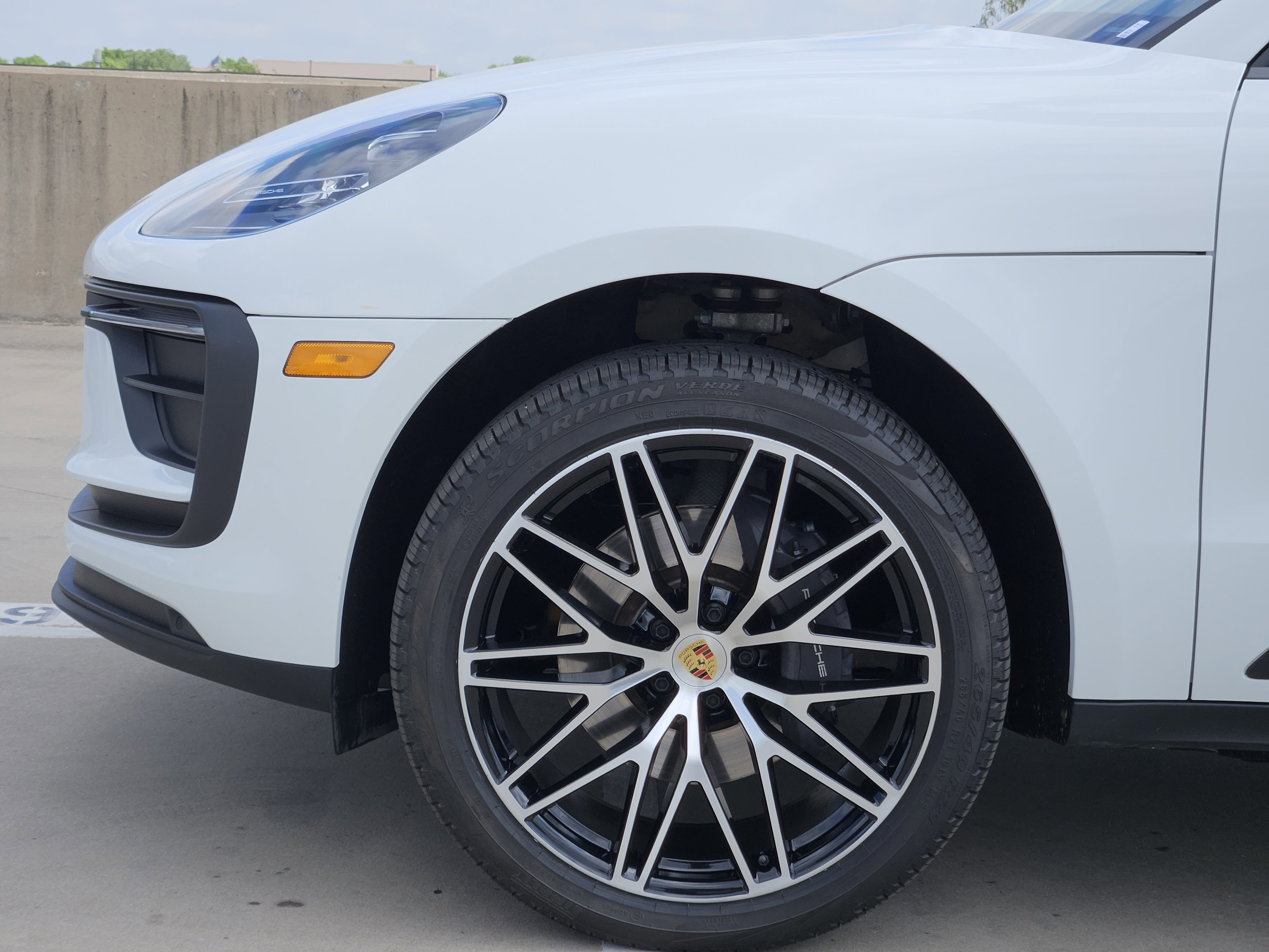 Certified 2026 Porsche Macan AWD/4WD image 13