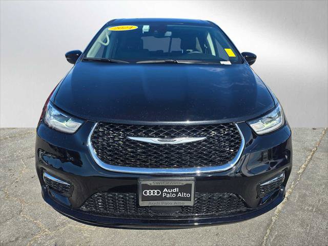 Used 2024 Chrysler Pacifica Touring-L FWD image 8