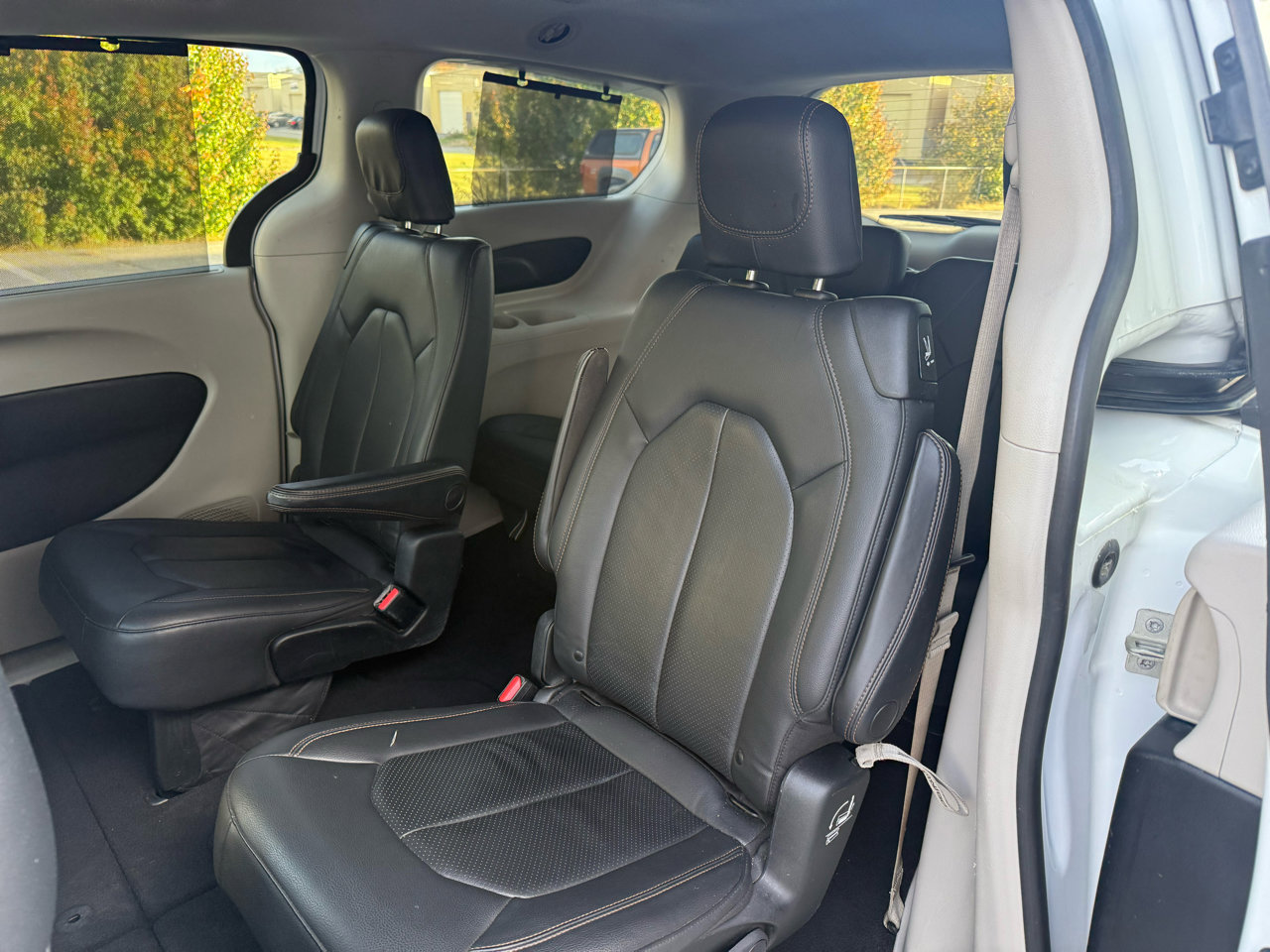 Used 2020 Chrysler Pacifica Touring-L image 24