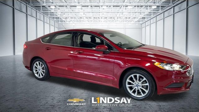 Used 2017 Ford Fusion SE w/ Fusion SE Technology Package image 3