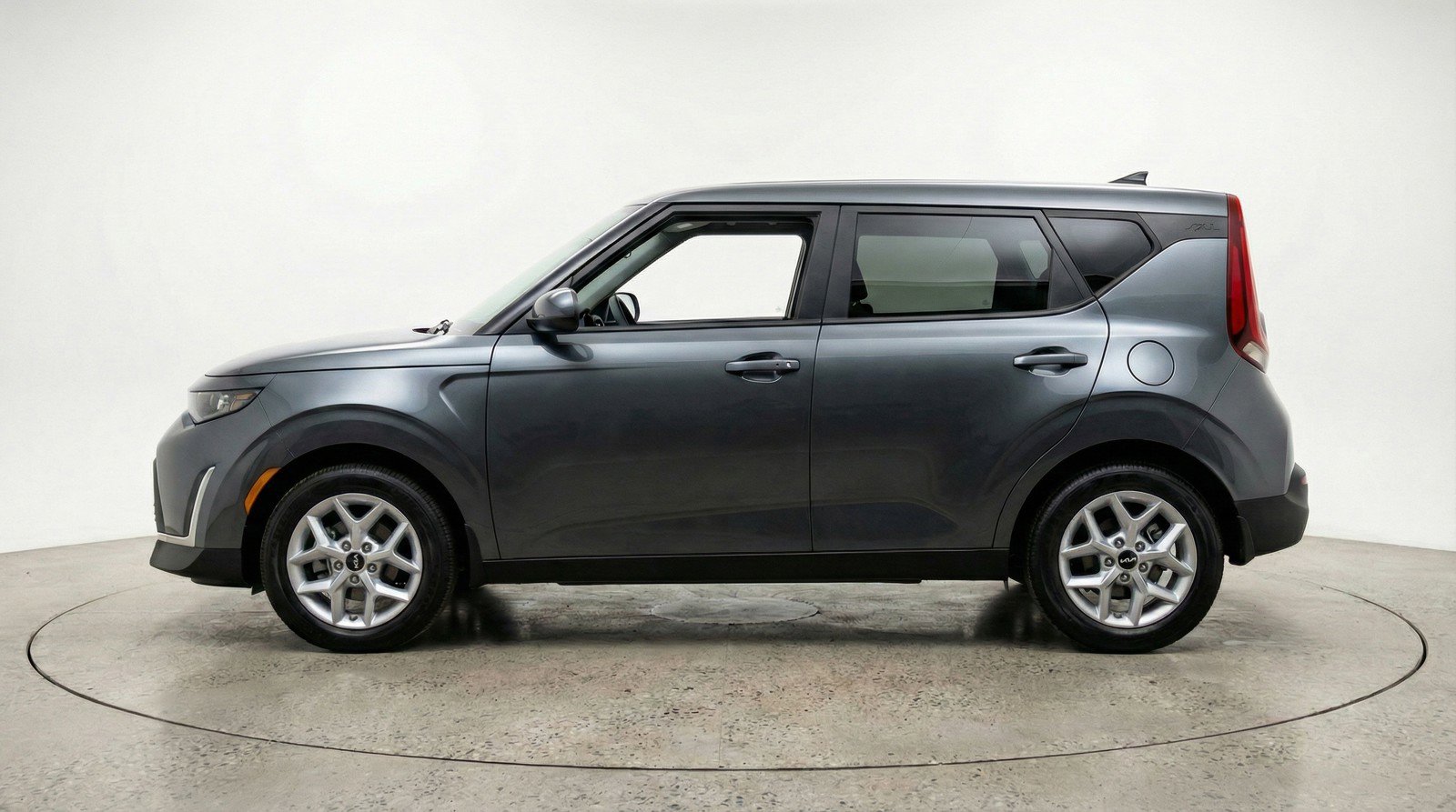 Used 2025 Kia Soul LX w/ LX Technology Package image 5