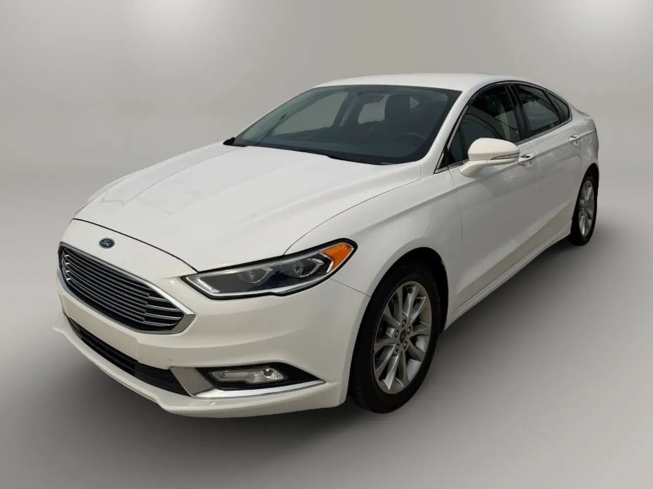 Used 2017 Ford Fusion SE w/ Fusion SE Technology Package FWD image 3