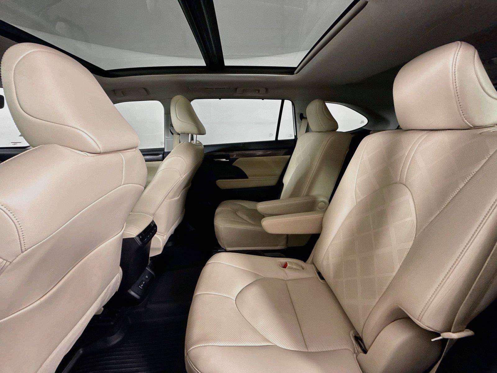 Used 2023 Toyota Highlander Platinum FWD image 36