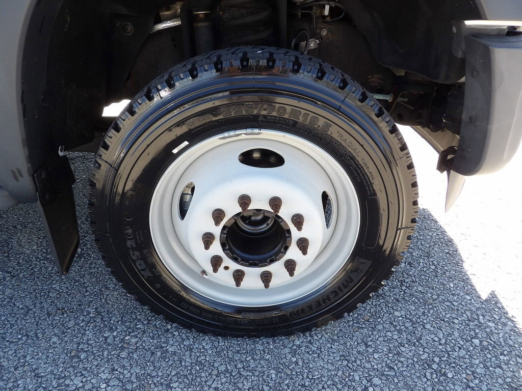 Used 2015 Ford F550 2WD Regular Cab Super Duty image 60