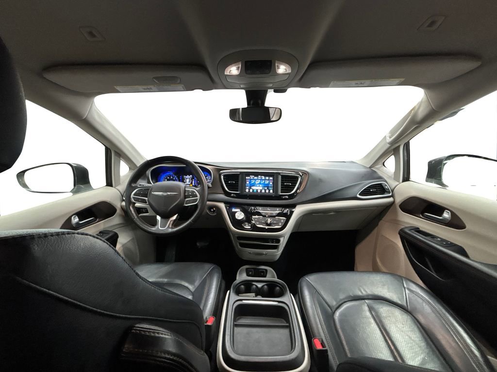 Used 2019 Chrysler Pacifica Touring-L image 18
