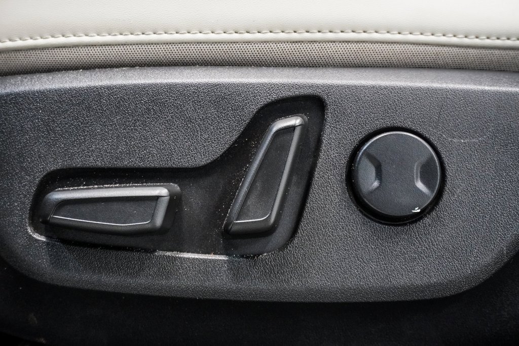 Used 2023 Kia Niro EX Touring image 7