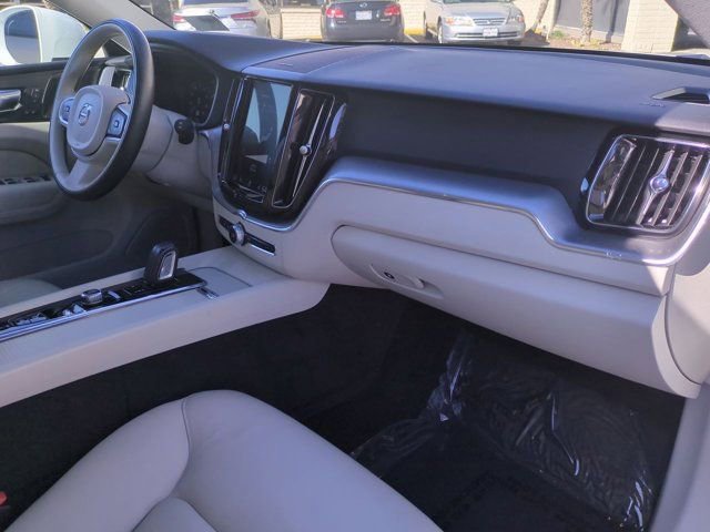 Used 2020 Volvo XC60 T8 Momentum image 35