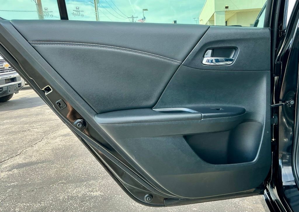 Used 2017 Honda Accord Sport image 29